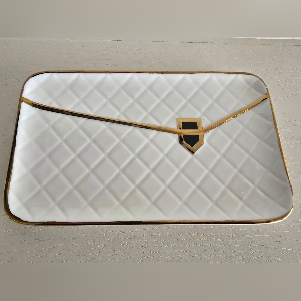 Luxurious White and Gold Tea Set - Picture 7 of 11